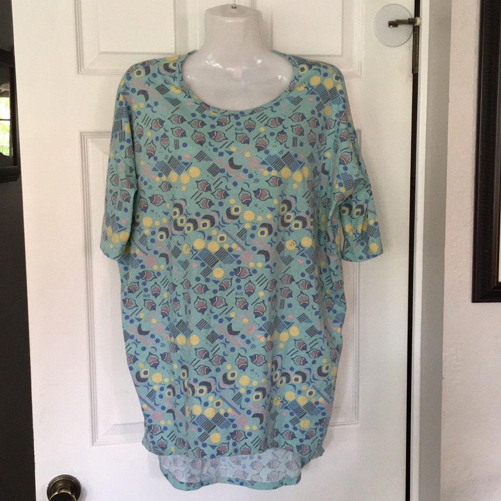 🍒 2/$15 New! LuLaRoe patterned tunic top